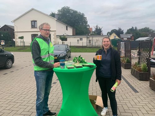 Infostand in Hennstedt mit Axel, Denise und Susanne