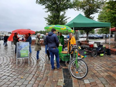 Bild vom grünen Infostand in Heide am 28. August